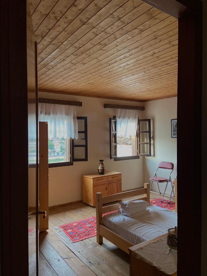 Teo'S Guest House Berat Luaran gambar