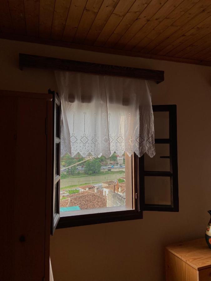 Teo'S Guest House Berat Luaran gambar