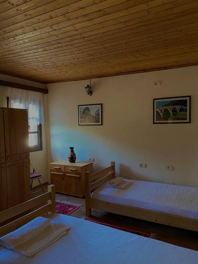 Teo'S Guest House Berat Luaran gambar