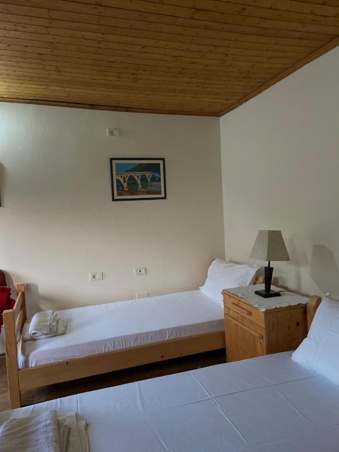 Teo'S Guest House Berat Luaran gambar