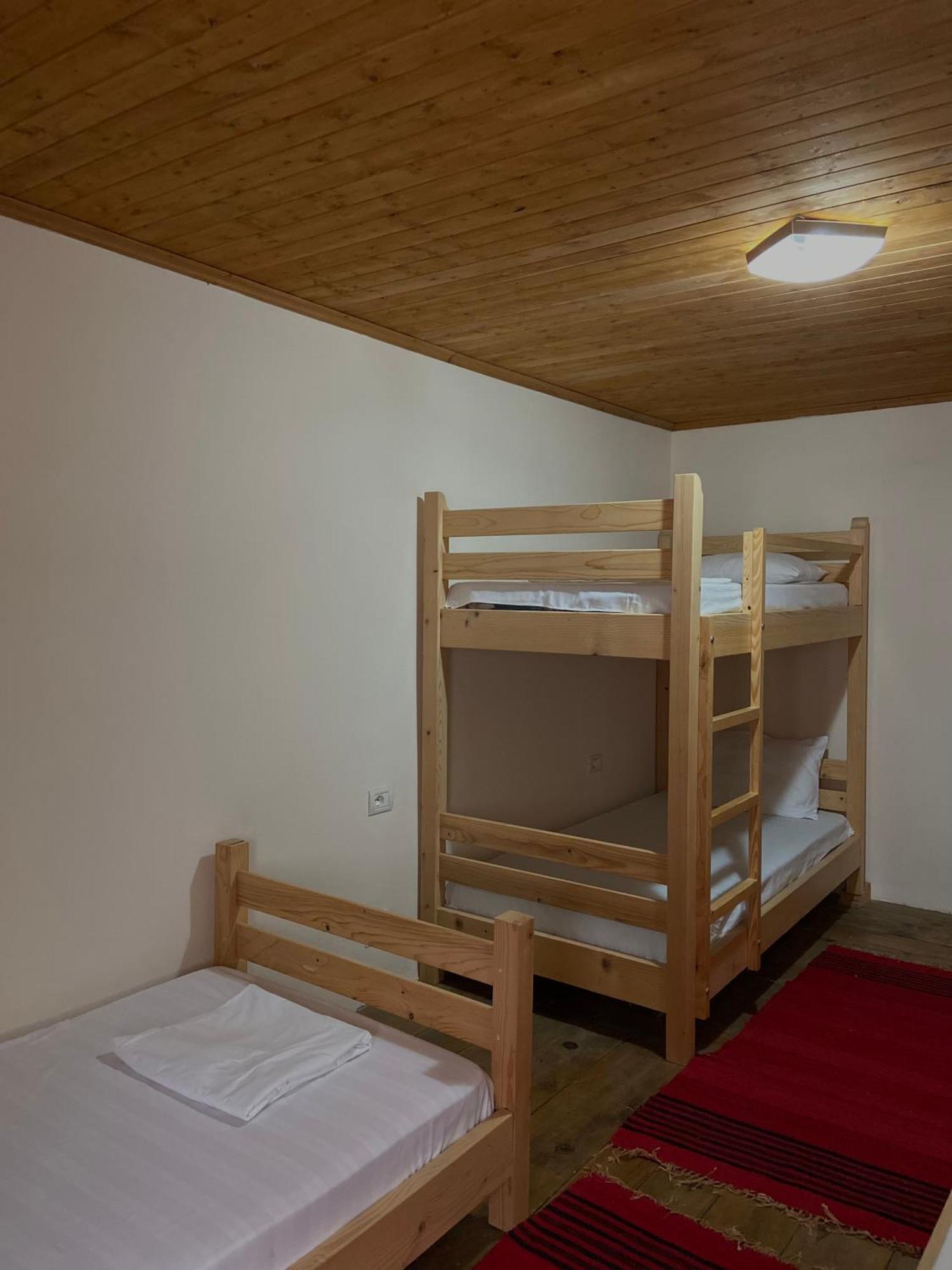 Teo'S Guest House Berat Luaran gambar