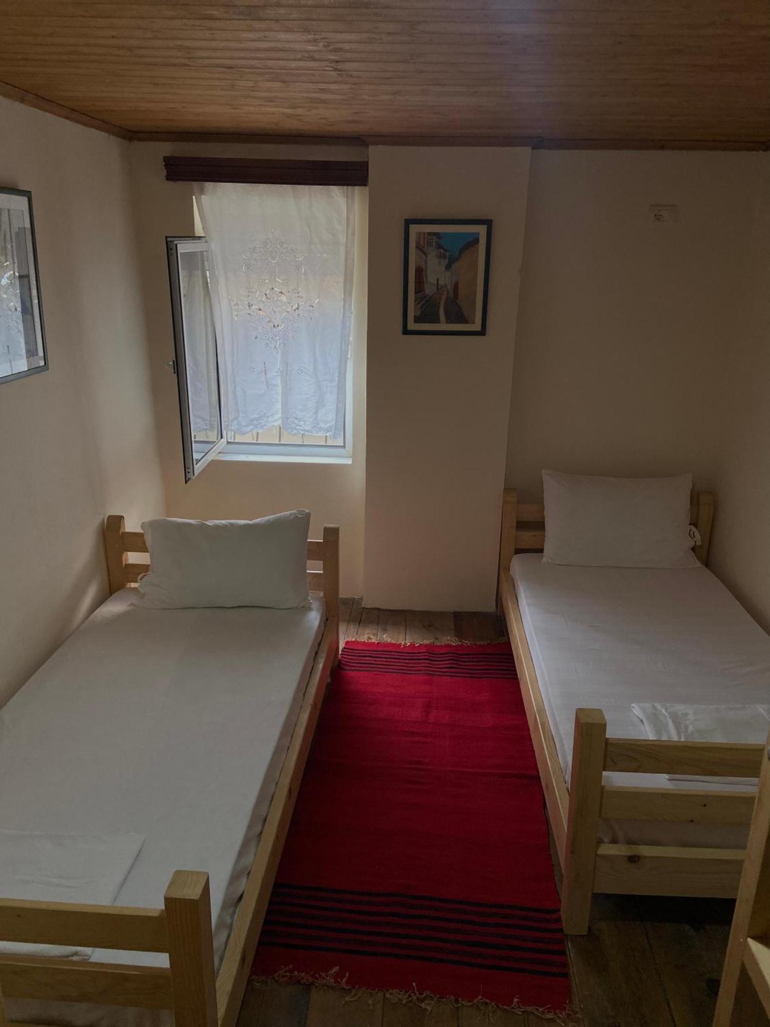 Teo'S Guest House Berat Luaran gambar