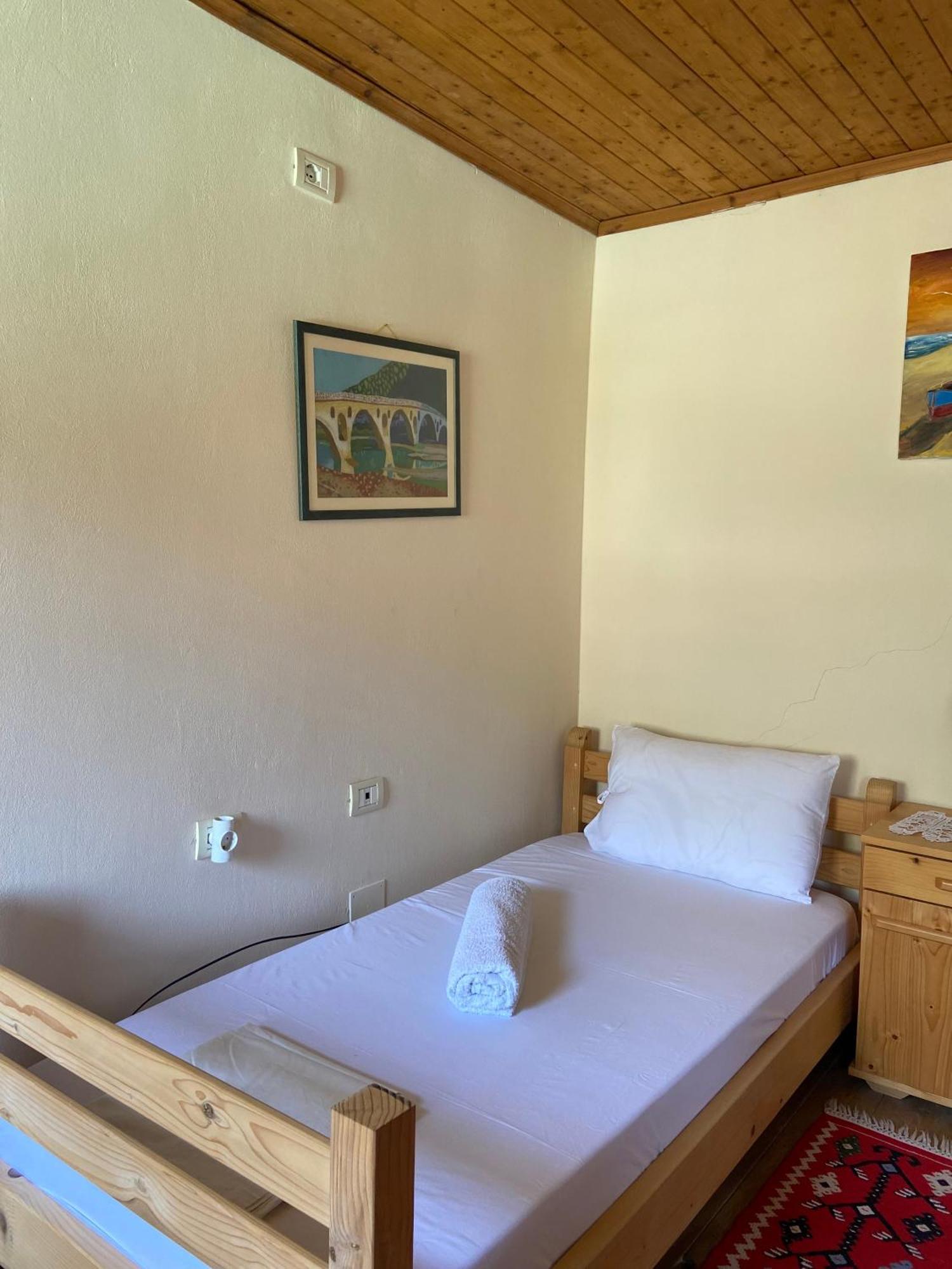 Teo'S Guest House Berat Luaran gambar